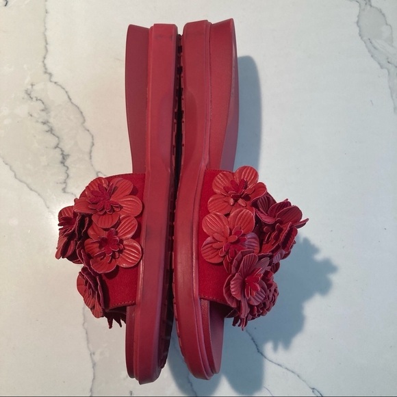 IMNYC Sz 7 Isaac Mizrahi Tina  Floral Slip On Vegan Leather Fabric Upper Sandals - Picture 9 of 10